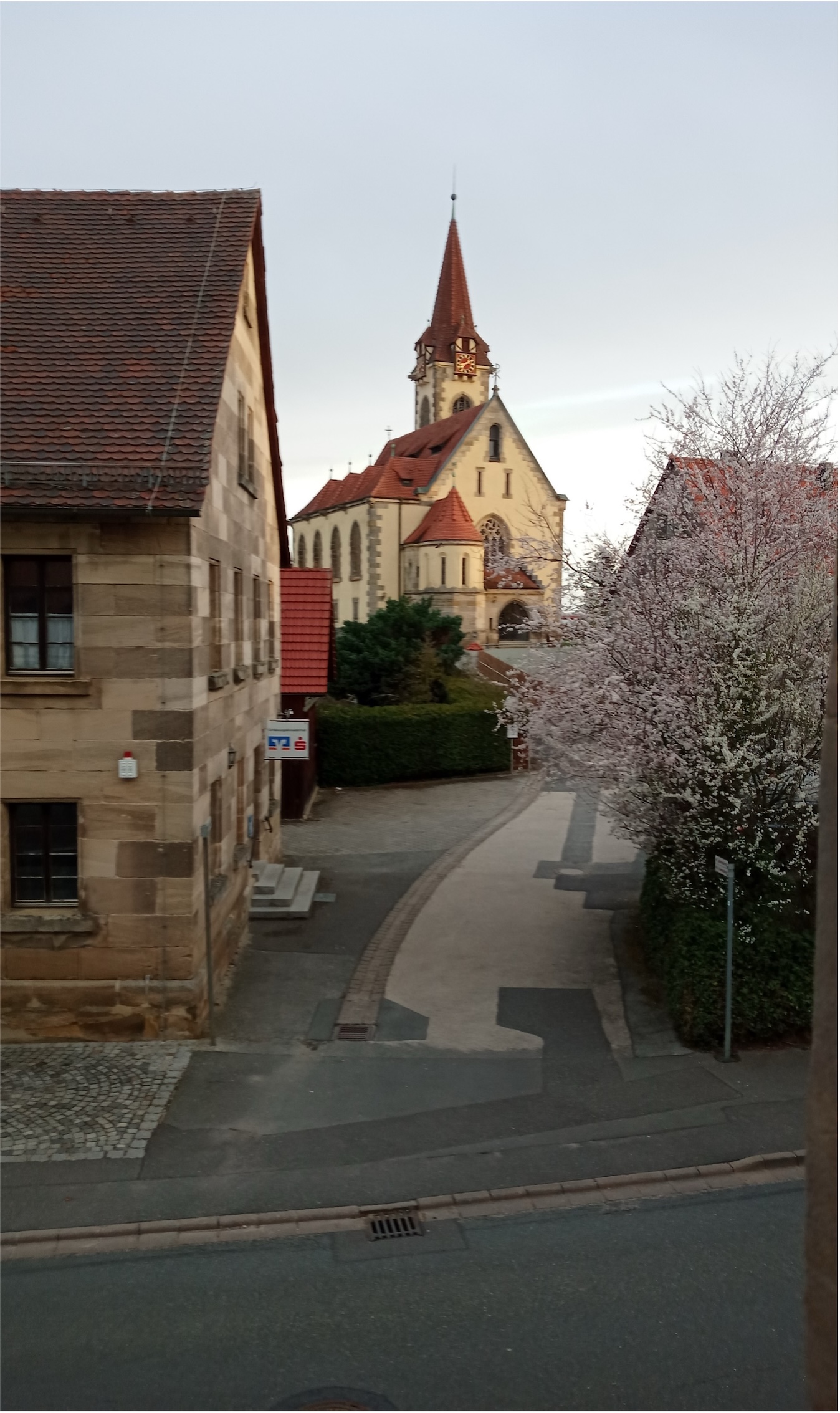 Kirche mit Jakobusweg