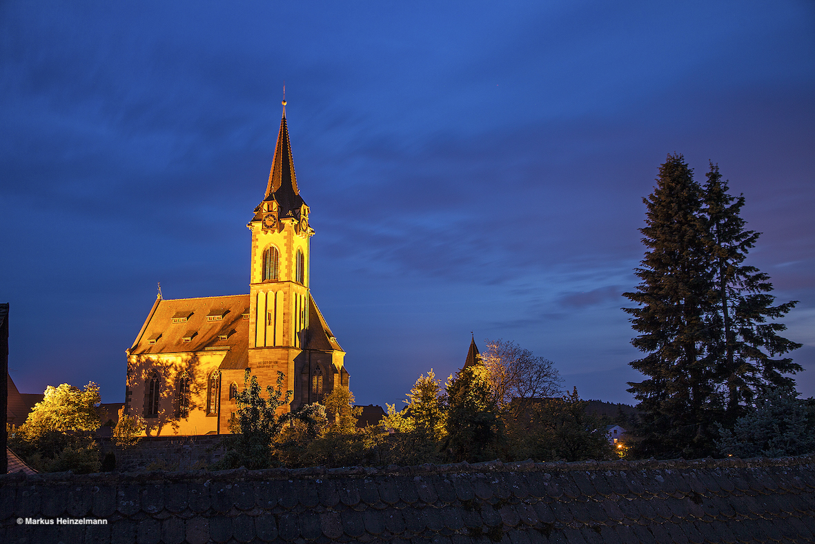 Kirche bei Nacht