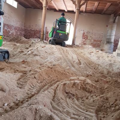 Bagger In Kirche