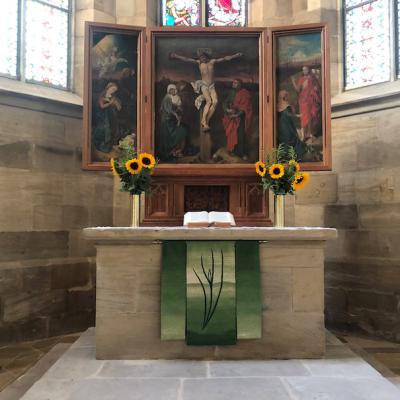 Altarraum Mit Kerzenstaendern