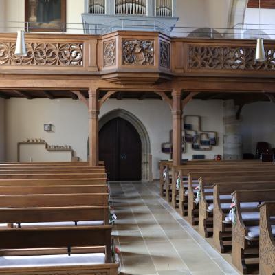 Kirchenschiff Und Orgel
