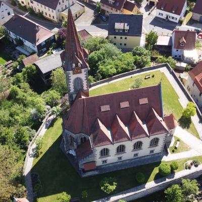 Kirche Mit Kirchgarten Von Oben